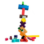 Continuum Games - Jeu de construction et d'empilement de blocs - Ensemble de 48-Comment jouer : Les joueurs jouent à tour de rôle des cartes qui leur permettent de placer un bloc, mais uniquement sur les 2 blocs précédents. Chaque carte vaut des points. Lorsque la tour tombe, le dernier joueur qui a réussi à placer un bloc obtient tous les points