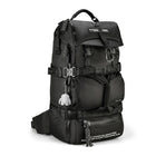 Swissdigital - Système de stockage ultime BALERNA XL avec lecteur de carte SDD intégré - Noir-PORT DE CHARGEMENT USB INTÉGRÉ : Équipé d'un port de chargement USB avec conception de câble intégrée, offrant un accès rapide pour charger vos appareils électroniques tels que les smartphones, les tablettes, les Kindle et tous les autres appareils USB en déplacement tout en les utilisant en même temps. Une batterie externe n'est pas incluse. Une batterie externe spéciale n'est pas nécessaire. Brevet américain n° :