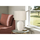 Monarch Specialties - Luminaire - 25 po H Lampe De Table - Crème Céramique - Abat-Jour Ivoire / Crème - Transitionnel-Interrupteur rotatif 3 voies facile à utiliser qui maintient une seule ampoule (non incluse) avec une puissance maximum de 100W/120V, permettant d'ajuster l'ambiance de l'éclairage pour illuminer ou diminuer l'intensité de la pièce instantanément
