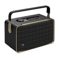 JBL - Authentics 300 - Enceinte Connectée Portable au Design Rétro avec Wi-Fi, Bluetooth et Assistants Vocaux-Remplissez n’importe quelle pièce de votre maison avec un son stéréo. Ses deux haut-parleurs hautefréquence de 25 mm font ressortir les détails de votre musique, tandis que le haut-parleur de graves complet de 13,34 cm et le radiateur passif orienté vers le bas de 16,5 cm délivrent des basses profondes. Ces composants haut de gamme vous garantissent un équilibre audio parfait, quel que soit le type 