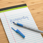 BIC - Stylos à bille avec prise RoundStic - 0,8 mm - bleu - paquet de 12-Pointe à bille au carbure de tungstène qui assure durabilité et fluidité