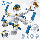 Contixo - Ensemble de blocs de construction de la station spatiale Aerospace Series - 573 pièces-Apprenez en jouant : explorez un univers d'éducation et d'excitation ! En assemblant votre station spatiale, vous absorberez des concepts scientifiques, une finesse architecturale et des secrets d'ingénierie. Aiguisez vos compétences en résolution de problèmes et pensez logiquement pendant que vous jouez