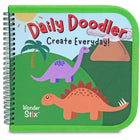 The Pencil Grip - Cahier d'activités réutilisable Daily Doodler - Couverture Dinosaure, 4 Wonder Stix inclus-Comprend 8 pages blanches effaçables et 4 Wonder Stix !