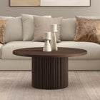 Hudson&Canal - Table basse ronde cannelée Rollan de 81 cm de large, chêne brun-Finition chêne brun aspect bois