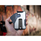 Fantom - Portefeuille M - extra mince - argent titane avec clip à billets noir-Tranquillité d'esprit : plus d'une sécurité. Vos cartes restent en place, sauf si vous le souhaitez. Notre mécanisme breveté maintient vos cartes en place jusqu'à ce que vous en ayez besoin.