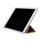 Artikl - Support Slim Folio pour iPad (7e/8e/9e generation) de 10,2 po - chameau -L'étui est doté d'ouvertures pratiques permettant un accès facile à tous les boutons et ports