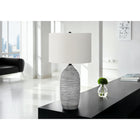 Monarch Specialties - Luminaire - 27 po H Lampe De Table - Résine Grise - Abat-Jour Ivoire / Crème - Moderne-Cette lampe est équipée d'un interrupteur rotatif à 3 voies qui maintient une seule ampoule (non incluse) pour une puissance maximale de 100W/120V, vous permettant de personnaliser l'ambiance lumineuse de votre espace