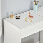 HOMCOM - Coiffeuse avec miroir rabattable et tabouret rembourré - 31,5 po L x 15,7 po l x 31,1 po H - blanc-Son design moderne s’intègre facilement à tout décor existant 