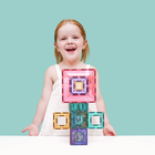 Connetix - Pack Portail Pastel, Contenant 48 Pièces-Nouvelles façons de connecter - Les portails innovants à cadre ouvert se connectent sur les bords intérieurs et extérieurs pour des constructions superposées, des fenêtres, des tunnels et des détails architecturaux. Les mini carrés apportent des aimants Smart-Spin qui tournent jusqu'à 360° pour de nouveaux angles de construction