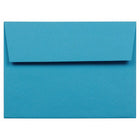JAM Paper - Enveloppes d'invitation colorées A6 - 4,75 x 6,5 - bleu recyclé - Paquet de 50-Ces enveloppes sont parfaites pour envoyer des invitations, des cartes de voeux, des RSVP, des cartes de remerciement, des cadeaux d'anniversaire, des remises de diplômes, des vacances et plus encore