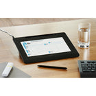 Wacom - Écran à stylet interactif DTU-1031AX-Position de travail flexible grâce à un profil mince qui permet à l'appareil d'être utilisé à plat sur le comptoir, en angle avec le support intégré ou fixé à des bras/supports tiers compatibles
