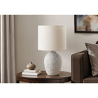 Monarch Specialties - Luminaire - 17 po H Lampe De Table - Céramique Ivoire - Abat-Jour Ivoire / Crème - Contemporain - Moderne-Idéale pour éclairer une table de nuit, une console, une table d'appoint ou une table latérale, cette lampe élégante est dotée d'un abat-jour en tissu ivoire doux qui diffuse magnifiquement la lumière, créant ainsi une ambiance chaleureuse et accueillante