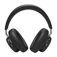 AKG - Casque hybride sans fil supra-auriculaire à réduction de bruit N9 - Noir-Connectivité transparente avec dongle USB-C 2,4 GHz et BT : Branchez le dongle USB-C intelligent stocké de manière pratique dans l'oreillette (le connecteur USB-A est inclus) sur n'importe quel appareil pour une connexion instantanée et sans faille. La connexion multi-point vous permet de passer facilement d'un appel sur votre téléphone à une réunion Zoom sur votre bureau, tandis que Google Fast Pair et Microsoft Swift Pair perme