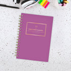 AT-A-GLANCE Agenda hebdomadaire/mensuel petit format Emily Ley Simplified 2027 - 8 1/2 po x 6 po - rose poly - bilingue-La reliure à double spirale dorée résiste aux accrocs et reste à plat pour une utilisation facile