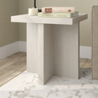 Hudson&Canal - Table d'appoint carrée Elna de 56 cm de largeur, , blanc aulne-Finition en blanc aulne aspect bois