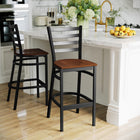 Flash Furniture – Tabouret de bar pour restaurant HERCULES en métal, dossier à traverses horizontales noires, assise en cerisier-Conception à dossier échelle