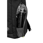 Swissdigital - Sac à dos noir JAVA SE avec localisateur SDD-SYSTÈME ADD-A-BAG : Le système intelligent Add-A-Bag est non seulement un véritable soulagement pour vos voyages avec plusieurs bagages, mais il est aussi extrêmement facile à utiliser. Attachez simplement votre sac à votre bagage grâce à la sangle intégrée, sans les mains. Le manchon pour trolley se fixe sur la poignée verticale de votre bagage, vous permettant d'attacher votre sac à dos à la valise et de le tirer d'une seule main.