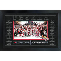 Frameworth - Carolina Hurricanes 24 po H x 36 po l Cadre signature réplique Champions de la Coupe Stanley 2026 - Sous licence officielle LNH/AJLNH-Produit mural NHL and NHLPA sous licence officielle pour les amateurs des Carolina Hurricanes