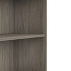 Bush Business Furniture - Petite bibliothèque hybride à 2 étagères, hickory moderne (HY3036MH-Z)-La surface supérieure des étagères basses offre un espace pour égayer votre bureau avec des plantes, des images et d'autres décorations