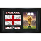 Frameworth - Coupe du Monde FIFA 2026 Officielle Angleterre Cadre Drapeau et Trophée - 15 po x 24 po-Murale encadrée Drapeau et Trophée sous licence officielle de la Coupe du Monde FIFA 2026 pour l'Équipe Angleterre.