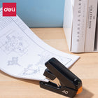 Deli - Agrafeuse de bureau à effort réduit, capacité de 40 feuilles-Construction métallique durable : agrafeuse extra-robuste et très résistante dotée d’un rail intérieur spécial conçu pour maintenir solidement les agrafes à plat