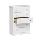 PrepacMC – Commode à 5 tiroirs Monterey, 45 1/4 po, blanc-Dotés de bords supérieurs courbes, de moulures latérales, un panneau de base festonné et de poignées solides en étain foncé