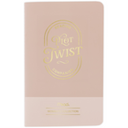 Mead - Moments Carnet de poche Lecture et livres - 3 1/2 po X 5 1/5 po - 48 pages-Faire avancer votre liste « To Be Read » est tout un accomplissement. Utilisez ce journal pour consigner chaque étape de vos lectures, des résumés captivants aux revirements d’intrigue inoubliables.