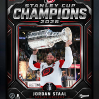 Frameworth - Cadre photoglass de Jordan Staal 16x20 des Carolina Hurricanes champions Coupe Stanley 2026 - 18 po l x 22 po H-Photo sous licence officielle NHL et NHLPA : cadre PhotoGlass de Jordan Staal 16x20 des Carolina Hurricanes champions de la Coupe Stanley 2026 motif bouclier pour les amateurs et collectionneurs des Carolina Hurricanes