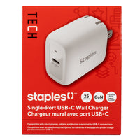 Staples - Chargeur GaN mural USB-C de Staples - 25 W - Blanc-Le chargeur mural PD (Power Delivery) à un port USB-C de 25 W recharge vos appareils plus rapidement qu’un chargeur USB standard de 5 W