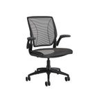Humanscale - Fauteuil fonctionnel intelligent Diffrient World -Le Diffrient World fait appel aux lois de la physique et au poids de l’utilisateur pour lui apporter automatiquement et à tout moment le niveau d’inclinaison qui lui convient. Son système d’inclinaison innovant dépourvu de mécanisme soulève deux pièces de la structure du siège pour apporter un support automatique, équilibré et optimal sur l’ensemble des mouvements qu’il effectue.