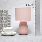 Simple Designs - Mini lampe de table texturée - rose clair avec abat-jour assorti-Un interrupteur rotatif accessible situé sur le cordon de cette lampe permettant une fonction marche/arrêt rapide et facile selon les besoins