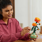 LEGO - Creator Botanicals Icons Chrysanthème - 278 pièces-Cet ensemble LEGO représente un chrysanthème capturé à différents stades de floraison