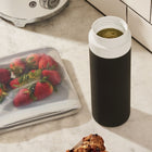 W&P - Bouteille isotherme Porter - anthracite-L'intérieur est entièrement recouvert de céramique, ce qui garantit que les liquides n'entrent jamais en contact avec le métal, pour une dégustation pure et nette, sans arrière-goût métallique