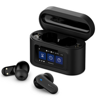 Philips - TAT6000 écouteurs sans fil véritables - noir-Étui de charge intelligent - Vous pouvez utiliser cet étui pour prendre des appels, contrôler la lecture et la réduction du bruit, ajuster les basses et les aigus, ou retrouver un écouteur égaré. L’écran tactile de 1,47 po comprend également une horloge et une minuterie, ainsi qu’une fonction lampe de poche qui émet une lumière blanche vive. Véritable multitâche, l’étui peut même prendre des photos en déclenchant à distance l’appareil photo de votre app