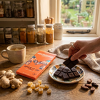 Montezuma’s Spice It Up - Barre de chocolat noir 70 % au gingembre relevé, 90 g, paquet de 3-Le chocolat noir intense est équilibré par la chaleur du gingembre.