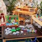 Crayola - Kit fossile Critter Creator-KIT D'ART FACILE : Ce bricolage simple permet aux enfants de créer avec de la pâte à modeler et des peintures Crayola. En suivant les instructions étape par étape, ils peuvent personnaliser leurs propres insectes fossilisés.