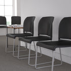 Chaise empilable noire profilée HERCULES d’une capacité de 880 lb à dossier complet avec base traîneau enduite de poudre grise-Capacité de poids de 880 lb