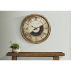 Monarch Specialties - Horloge - 30 po Rond - Mécanisme D'Engrenage - Surdimensionné Grand - Horloge Murale - Or Antique-Cette grande horloge analogique surdimensionnée présente des chiffres romains imprimés faciles à lire sur un fond vintage, avec un aperçu des engrenages fonctionnels et un mouvement à quartz pour un chronométrage précis