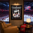 Frameworth - Cadre photoglass de Jordan Staal 16x20 des Carolina Hurricanes champions Coupe Stanley 2026 - 18 po l x 22 po H-7