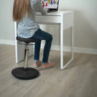 FDMT - Tabouret oscillant réglable Kore 42-61 cm - noir-Il offre un exutoire aux enfants très énergiques ou ayant des besoins sensoriels tels que le TDAH ou l'autisme.