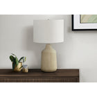 Monarch Specialties - Luminaire - 24 po H Lampe De Table - Béton Beige - Abat-Jour Ivoire / Crème - Contemporain-L'interrupteur rotatif à 3 voies facile à utiliser contient une seule ampoule (non incluse) avec une puissance maximale de 100W/120V, vous permettant d'ajuster l'ambiance lumineuse pour éclairer ou assombrir instantanément la pièce