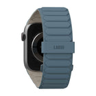 UAG - Bracelet Pathfinder Apple Watch 41/40/38 mm, Bleu Dune/Nuage-L'arrêt et la boucle incluse offrent une sécurité fiable, garantissant que votre montre reste solidement fixée à votre poignet