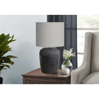 Monarch Specialties - Luminaire - 17 po H Lampe De Table - Céramique Noire - Abat-Jour Gris - Contemporain-Insérez une ampoule standard de 60W (non incluse) et profitez de la commodité d'un interrupteur à bouton rotatif facile à allumer et à éteindre, vous permettant de contrôler sans effort la lumière pour créer l'atmosphère parfaite