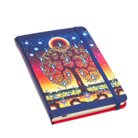 Oscardo - Carnet à couverture rigide avec motif artistique autochtone Arbre de vie de James Jacko-Cahier à couverture rigide par Oscardo présentant de véritables œuvres d’art autochtones créées par des artistes des Premières Nations, des Inuits et des Métis partout au Canada, idéal comme cadeau significatif ou article de papeterie essentiel au quotidien