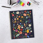 Mead - Agenda scolaire hebdomadaire/mensuel fruit et floral 2025-2026 - 11 po H x 8 1/2 po l - multicoloure - bilingue-Une semaine sur deux pages comprenant un espace de planification pour chaque jour afin de noter des rappels, ainsi qu'un calendrier de référence du mois actuel et futur