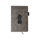 Wamaco - Collection Pineapple Planning Essential - Agenda gris non daté, autocollants et stylo-Polyvalent - Cette collection peut aider n'importe qui à organiser ses journées. Elle offre un espace pour les plans de repas, les budgets et les listes de courses, tout en permettant de se concentrer sur ses réussites.
