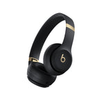 Beats - Solo 4 Écouteurs supra-auriculaires sans fil - Noir/Or-Les écouteurs originaux incontournables pour les mélomanes actifs sont de retour – et meilleurs que jamais. Conçu avec un convertisseur numérique-analogique (DAC) intégré, Beats Solo 4 peut fournir un son haute résolution sans perte.2 Branchez-le via USB-C ou un câble audio de 3,5 mm lorsque vous souhaitez profiter d'une texture plus riche et détaillé dans votre musique