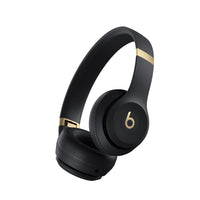 Beats - Solo 4 Écouteurs supra-auriculaires sans fil - Noir/Or-Les écouteurs originaux incontournables pour les mélomanes actifs sont de retour – et meilleurs que jamais. Conçu avec un convertisseur numérique-analogique (DAC) intégré, Beats Solo 4 peut fournir un son haute résolution sans perte.2 Branchez-le via USB-C ou un câble audio de 3,5 mm lorsque vous souhaitez profiter d'une texture plus riche et détaillé dans votre musique