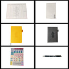 Wamaco - Collection Passionate Planner Pineapple - Agenda jaune, journal gris, autocollants, bloc-notes, bloc-notes hebdomadaire, stylo-Compact - Le journal et l'agenda de ce set sont tous deux à couverture rigide et suffisamment petits pour se glisser dans la plupart des sacs ou des porte-monnaie. Ils sont donc parfaits pour les personnes en déplacement.