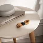 Native Union - Câble Belt USB-C vers Lightning 1,2m - Kraft-Long de 1.2m pour ne jamais être interrompu. Ne vous emmêlez pas avec le bracelet en cuir reconstitué recyclé. Le tressage renforcé et l'âme en fibre d'aramide ultra résistante résistent à l'usure